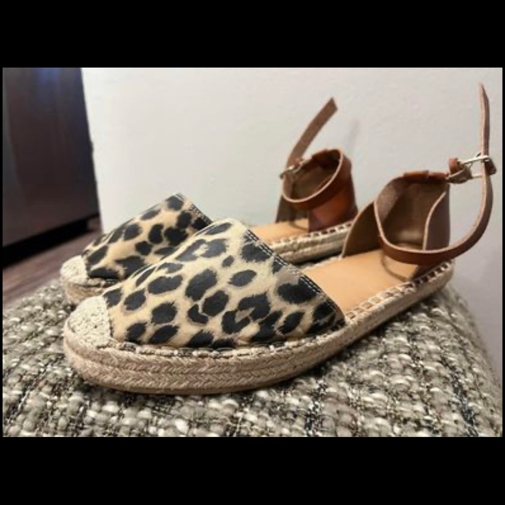 Old Navy leopard print sandals - size 10